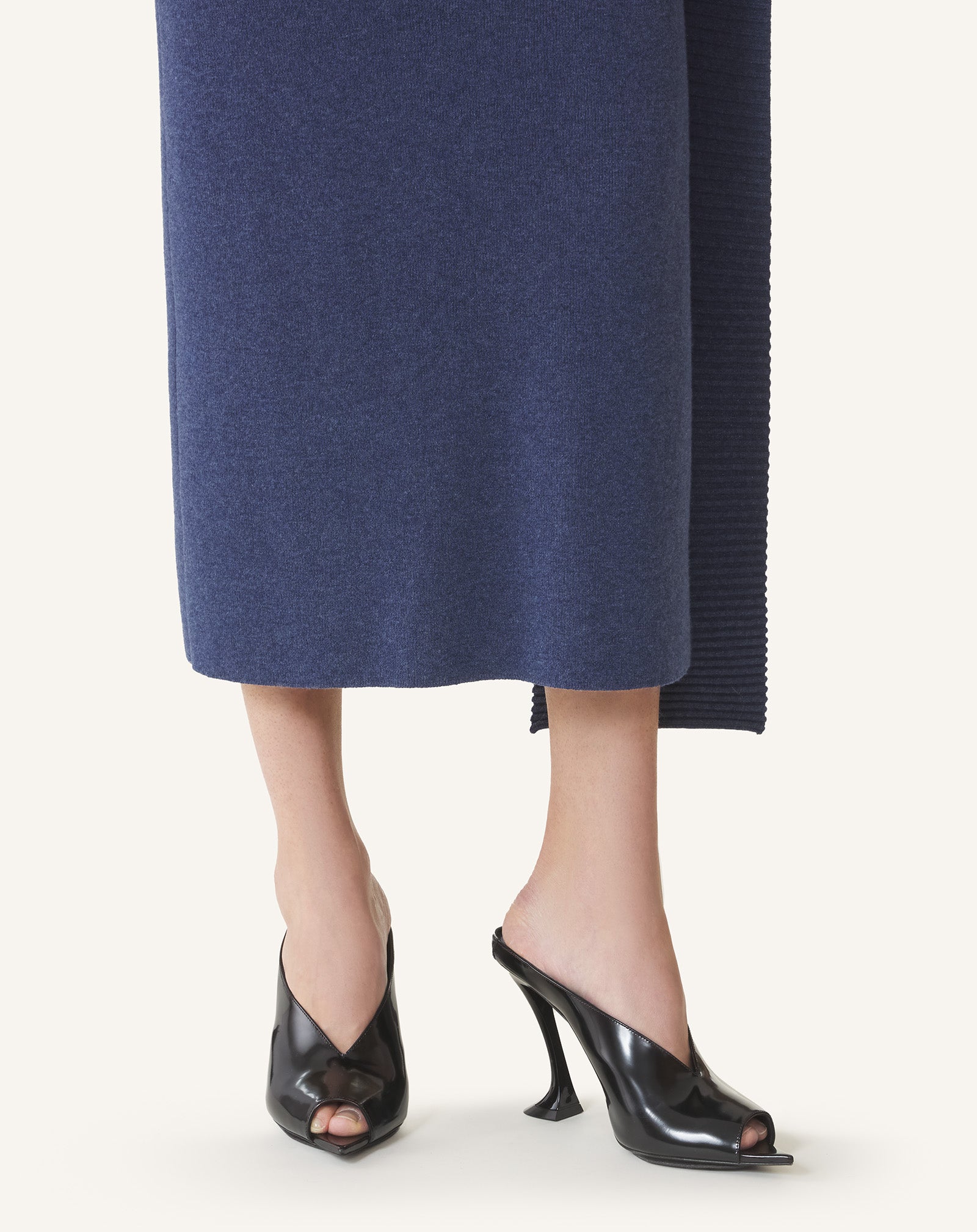 MIDNIGHT STEP MULE IN PATENT LEATHER