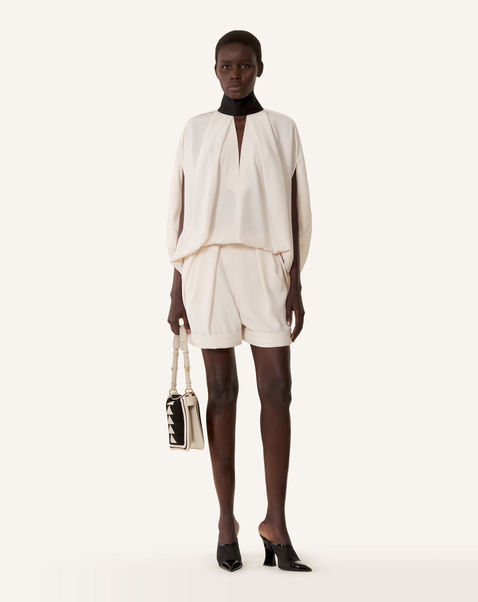 CREPE PLEATED SHORTS