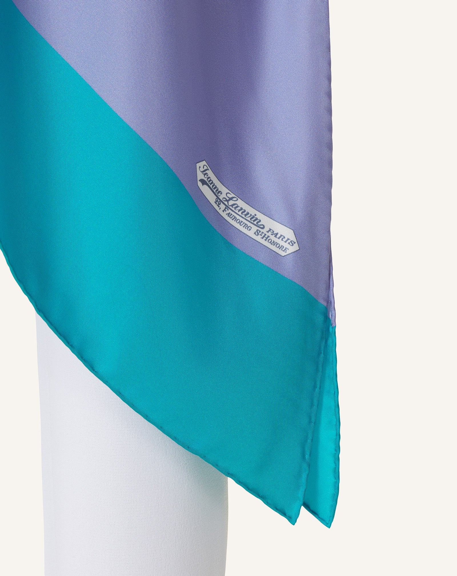 SILK GRAPHIC PRINT TOP