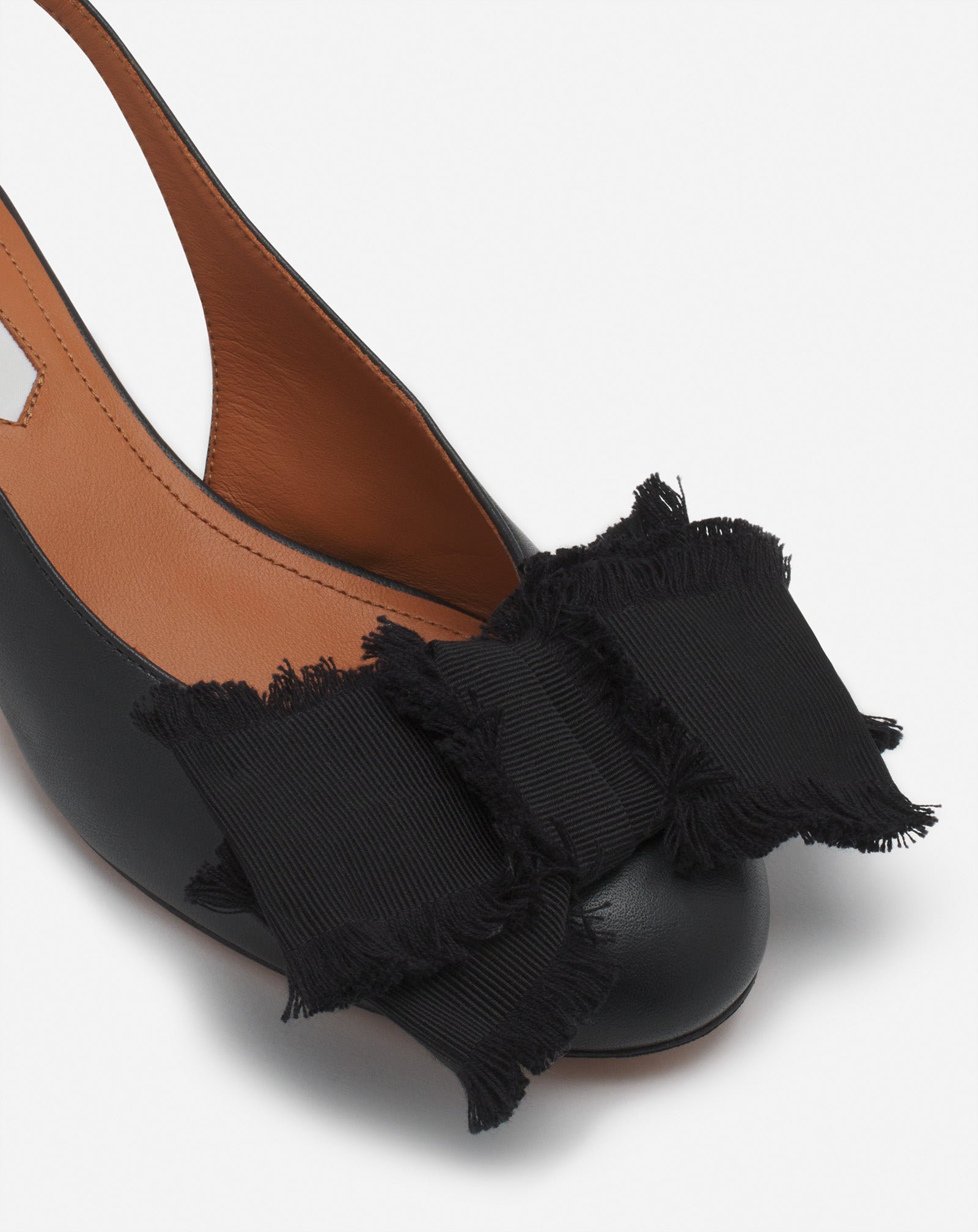 BLACK LEATHER HEELED SLINGBACK BALLERINA