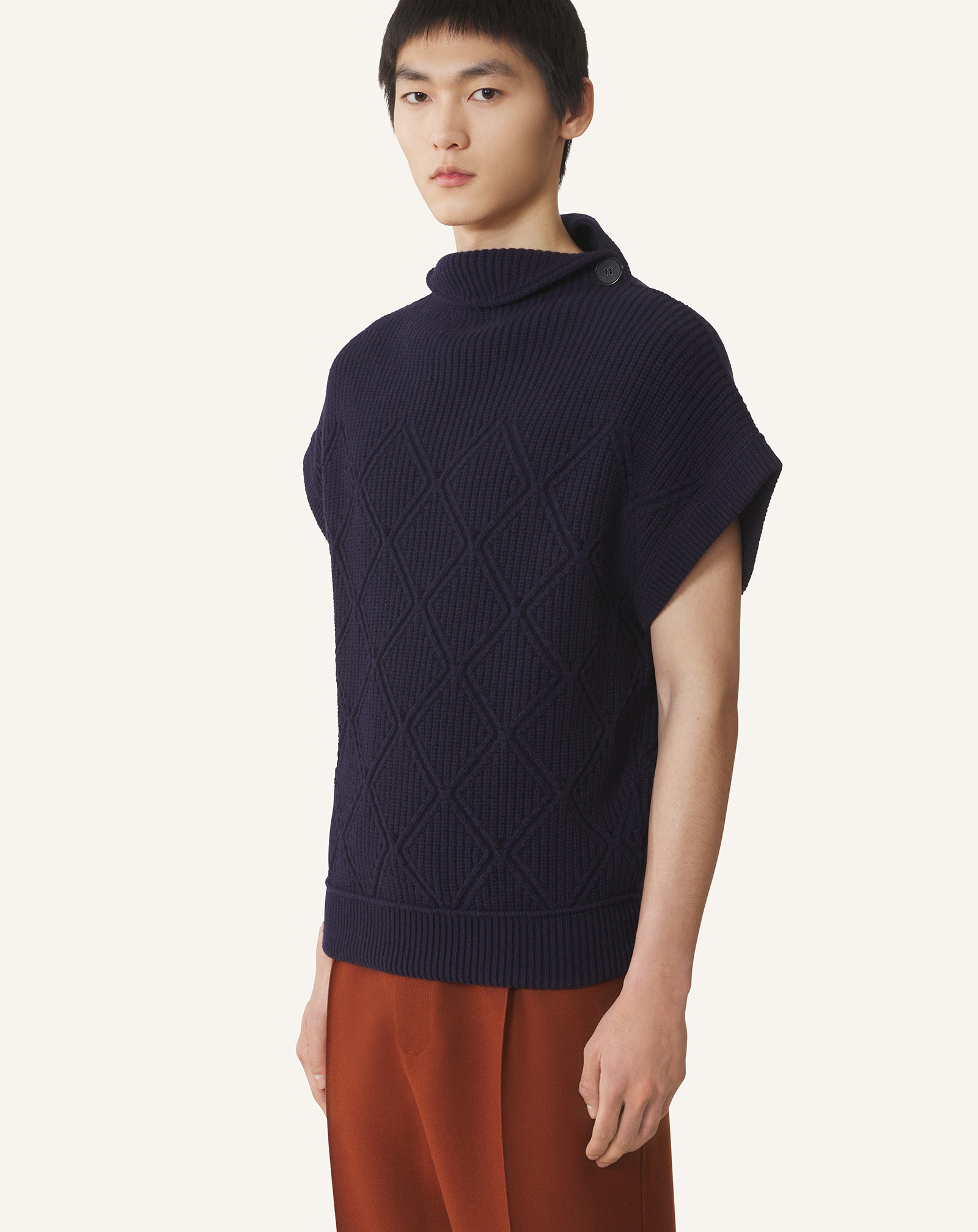 DIAMOND DETAIL SLEEVELESS WOOL SWEATER