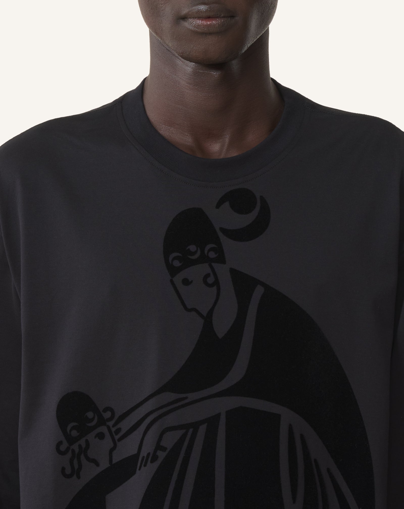 BLACK LONG SLEEVED COTTON T-SHIRT WITH  FLOCKED MOTHER AND CHILD MOTIF