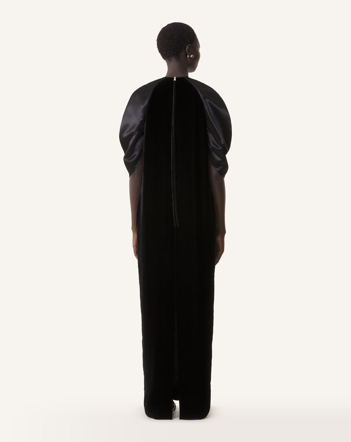 BLACK EMBROIDERED DRESS IN FLOWING VELVET